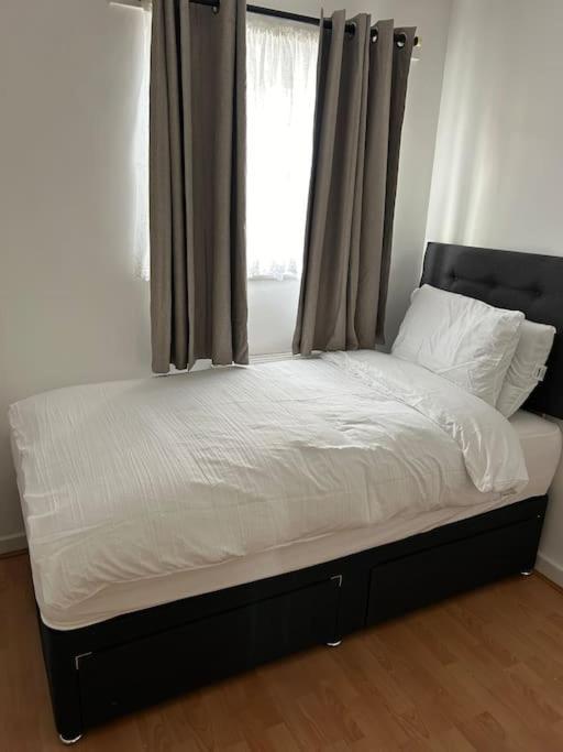 Villa A Luxurious 3 Bed-Terrance House à Londres Extérieur photo